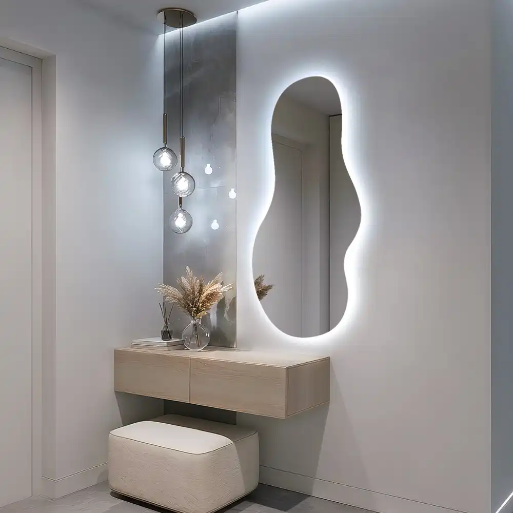 Moderní organické nástěnné zrcadlo s LED osvětlením