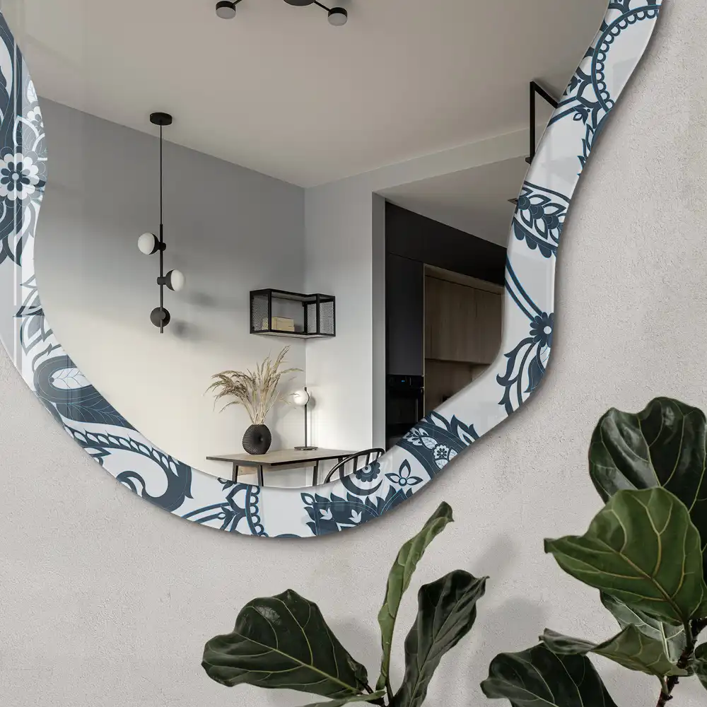 Nepravidelné zrcadlo s potiskem elegantní ornamenty