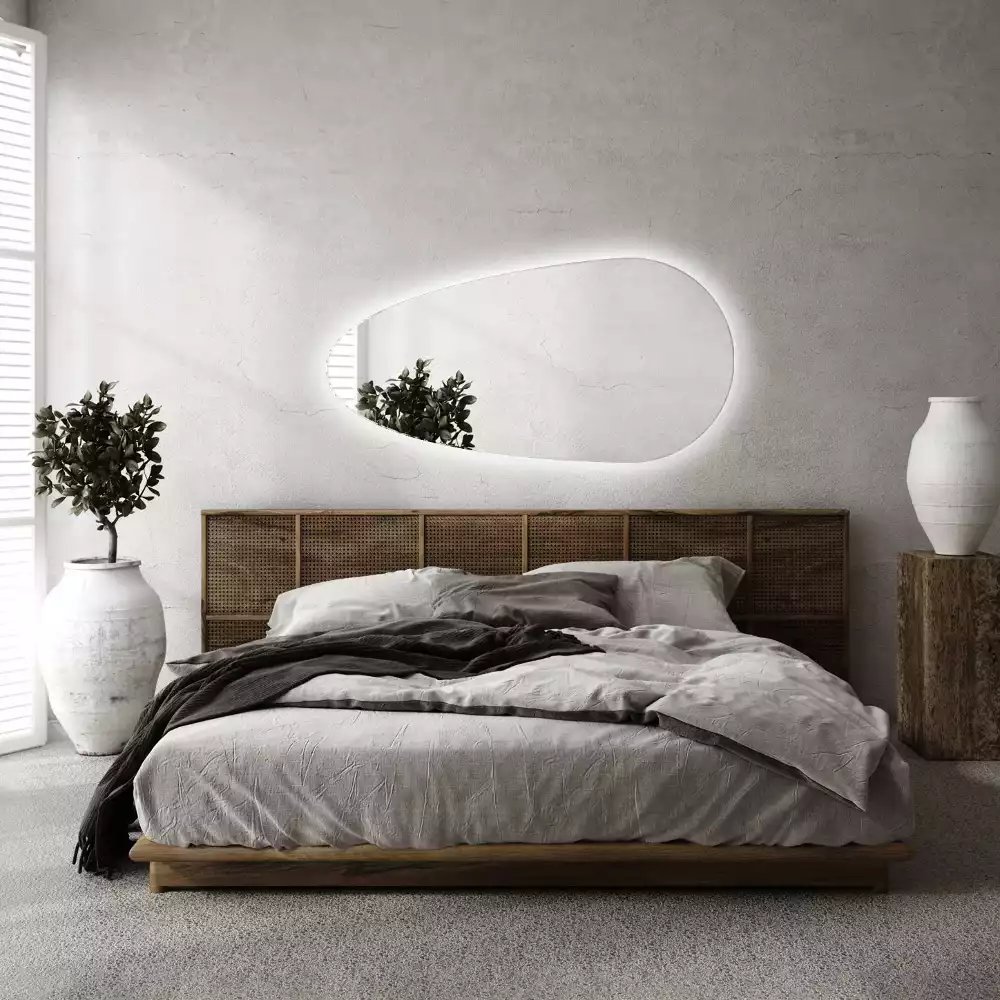 Led zrcadlo ve tvaru kapky jako dekorativní nástěnný prvek