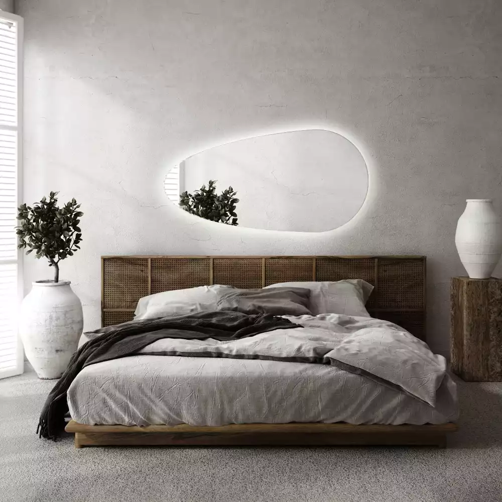 Led zrcadlo ve tvaru kapky jako dekorativní nástěnný prvek