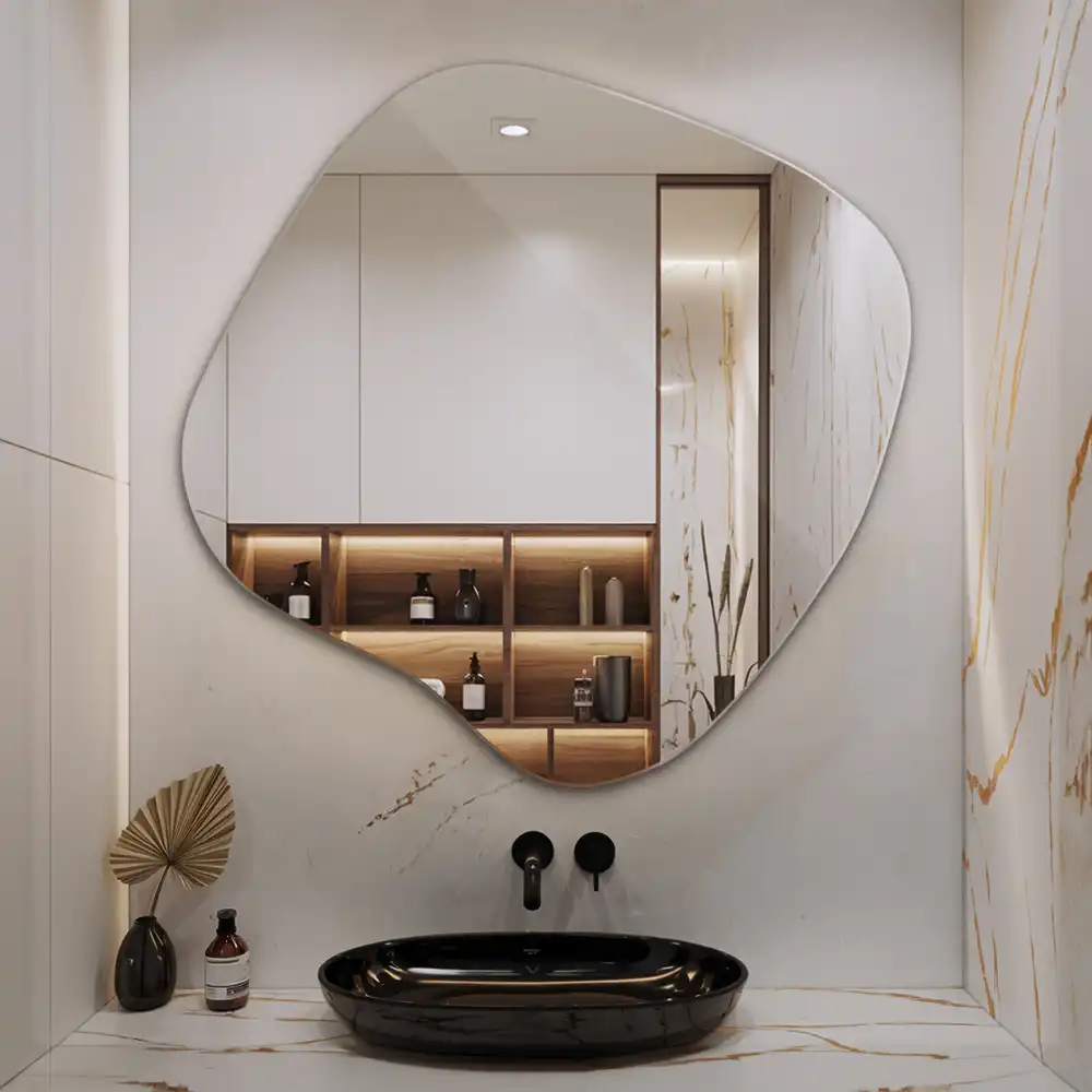 Zrcadlo ve tvaru skvrny jako moderní nástěnný prvek