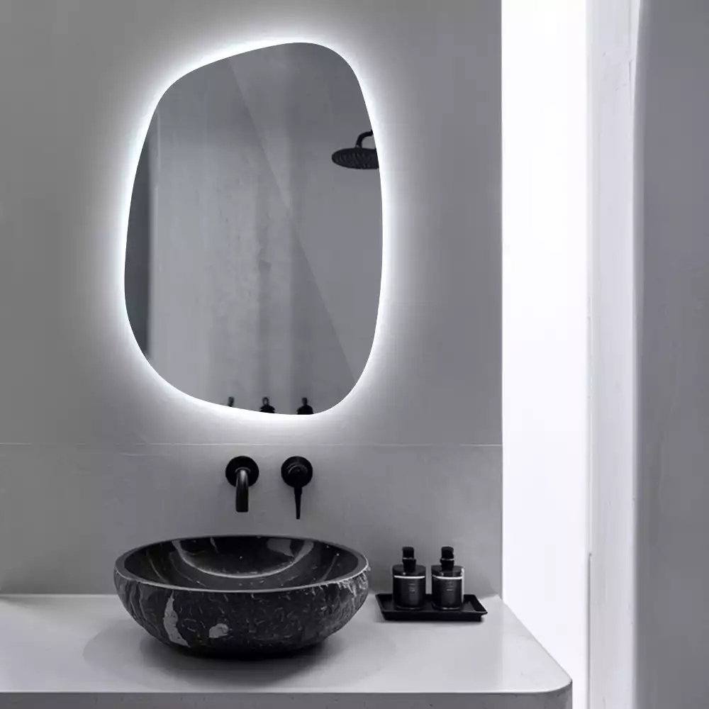 Nepravidelné zrcadlo ve tvaru skvrny s modernistickým designem