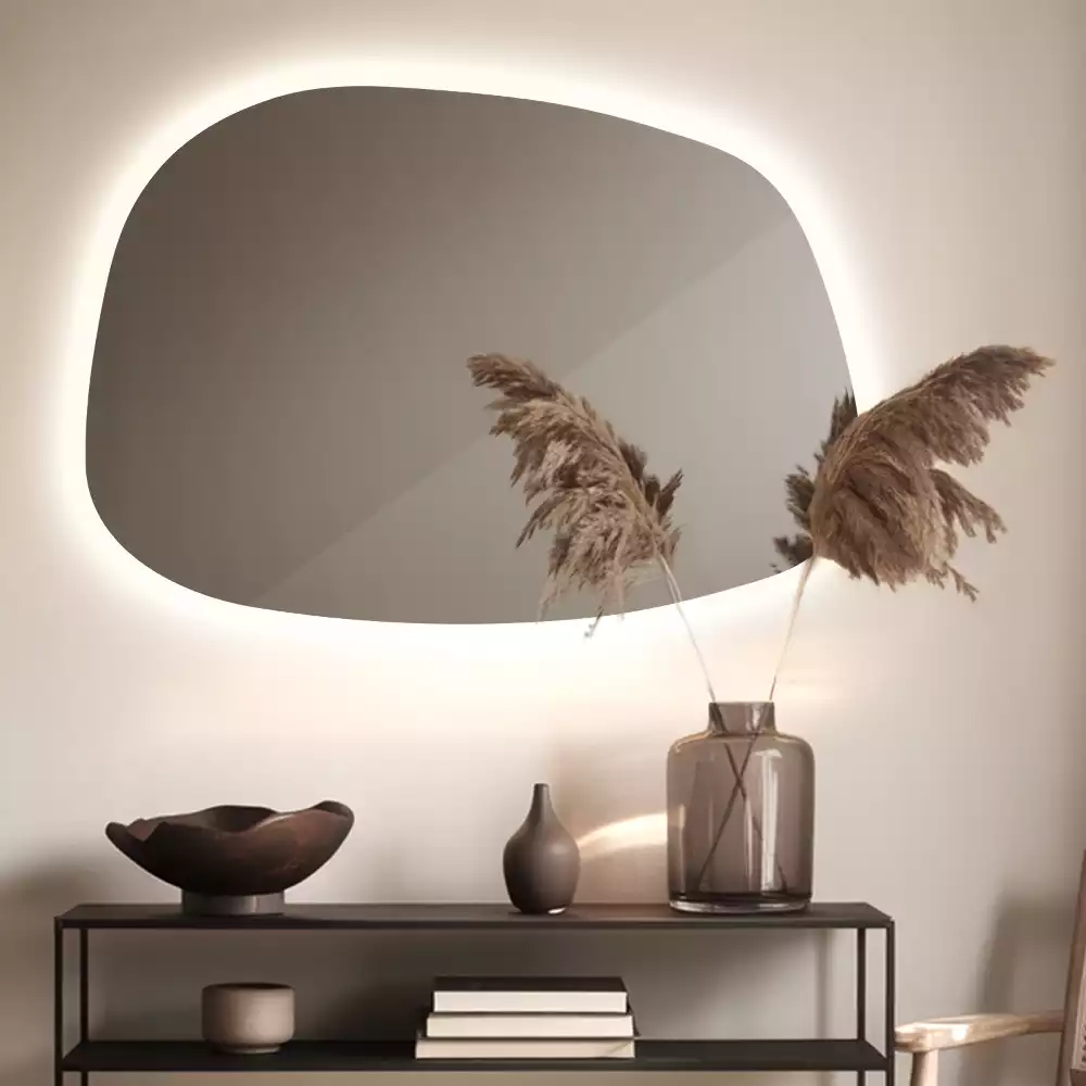 Nepravidelné zrcadlo ve tvaru skvrny s modernistickým designem
