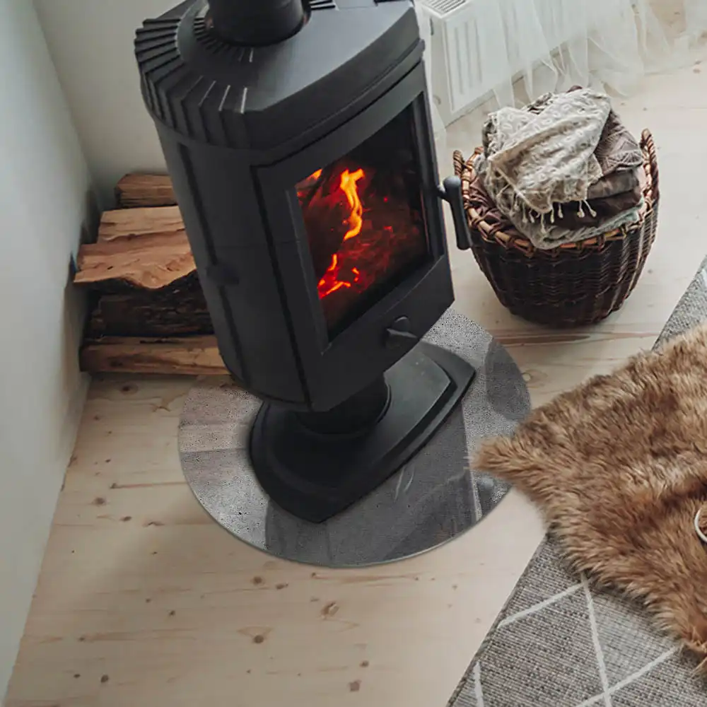 Kulatá podložka před krb ze surového betonu v minimalistickém stylu