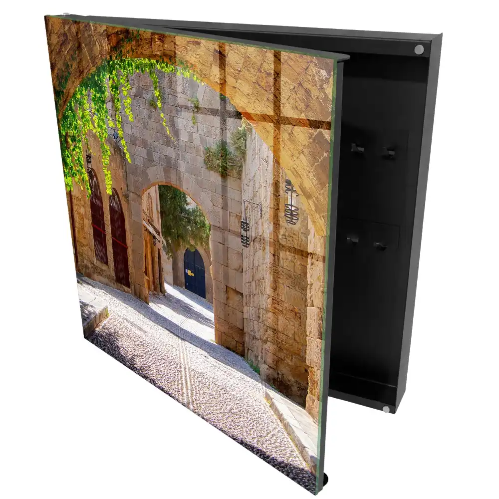 Box na klíče s motivem historické architektury a zeleně