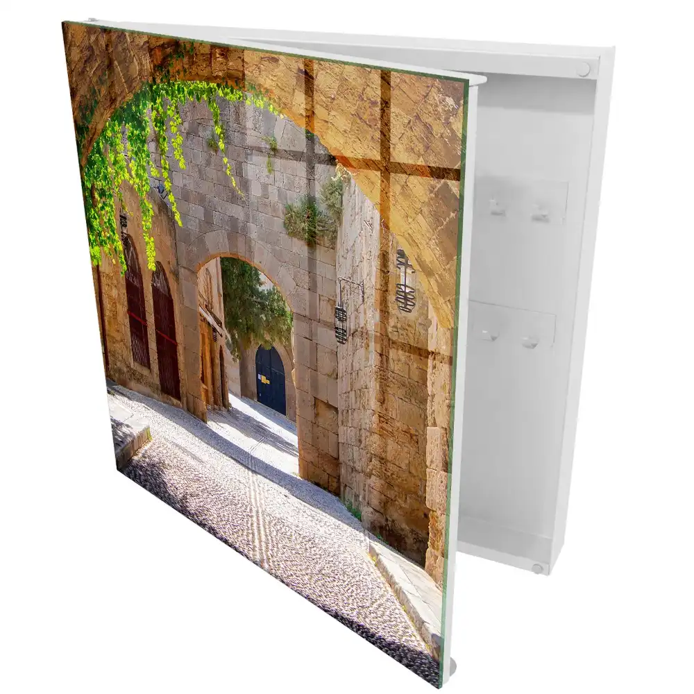Box na klíče s motivem historické architektury a zeleně