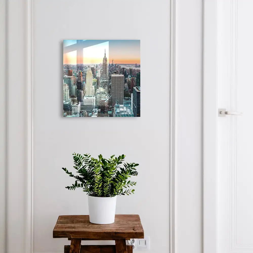 Moderní skříňka na klíče s motivem panoramatických mrakodrapů