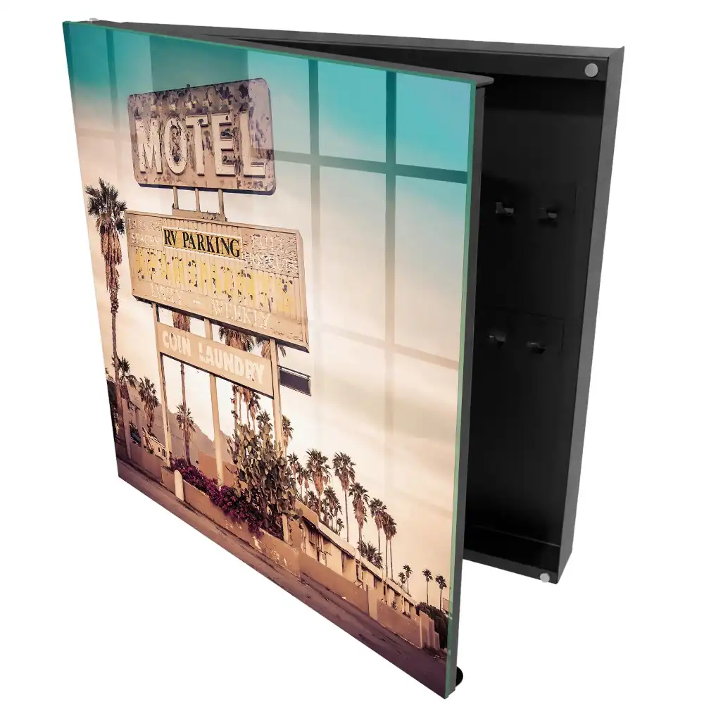 Box na klíče s motivem cedule motelu a palmami