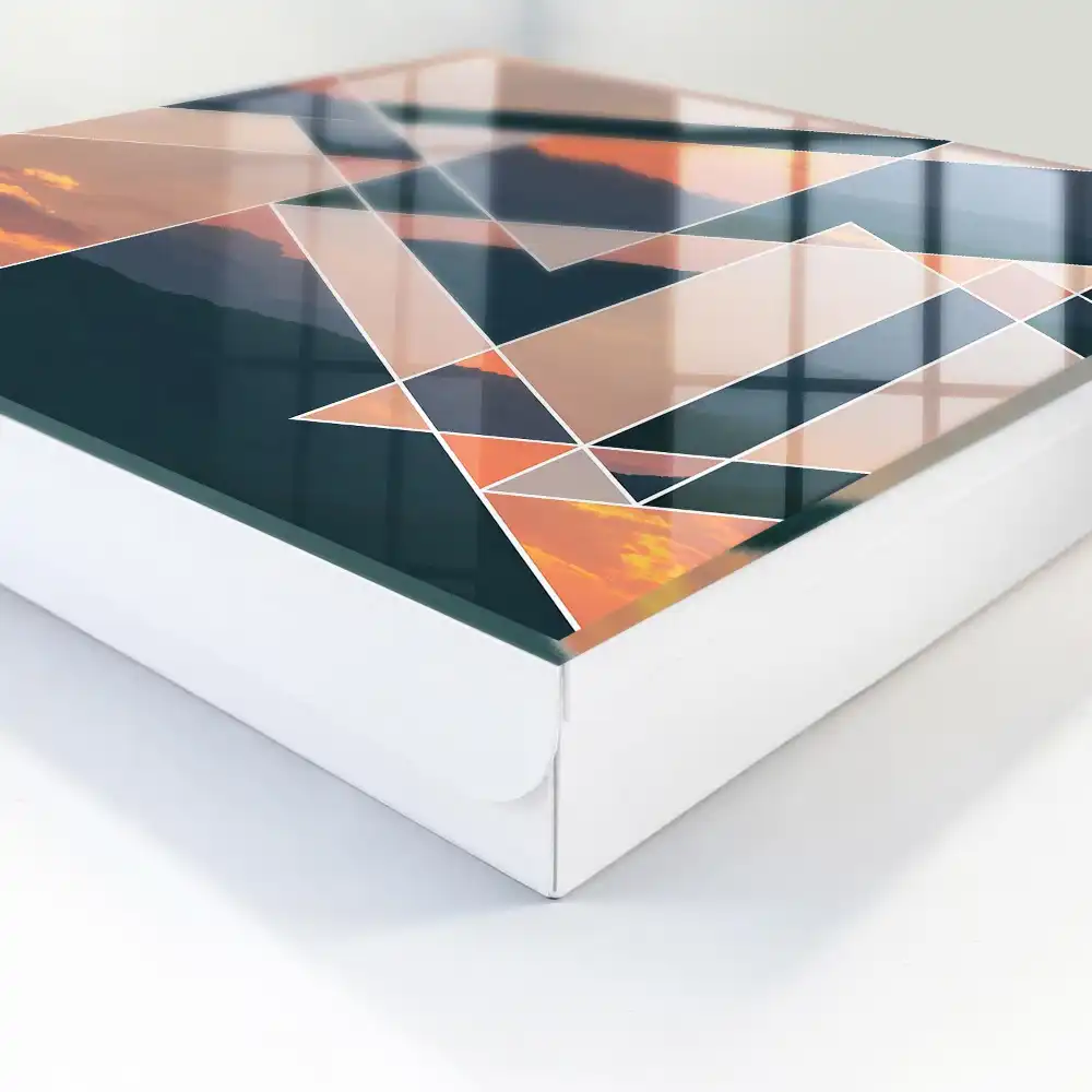 Nástěnná skříňka na klíče s motivem geometrie a horské krajiny