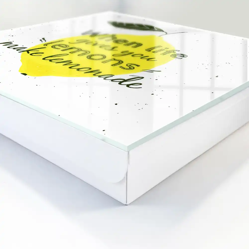 Box na klíče s motivem citronu a pozitivním citátem v ručně kresleném stylu