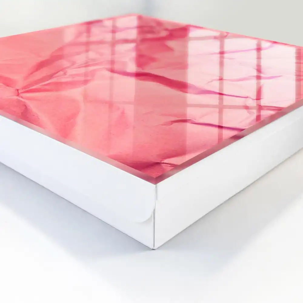 Růžový box na klíče s jemnou texturou a designem záhybů