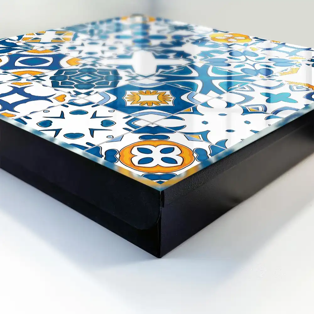 Box na klíče s geometrickým vzorem v modro-žluté barvě