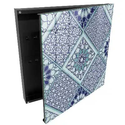 Nástěnná schránka na klíče s geometrickým designem v modrých odstínech