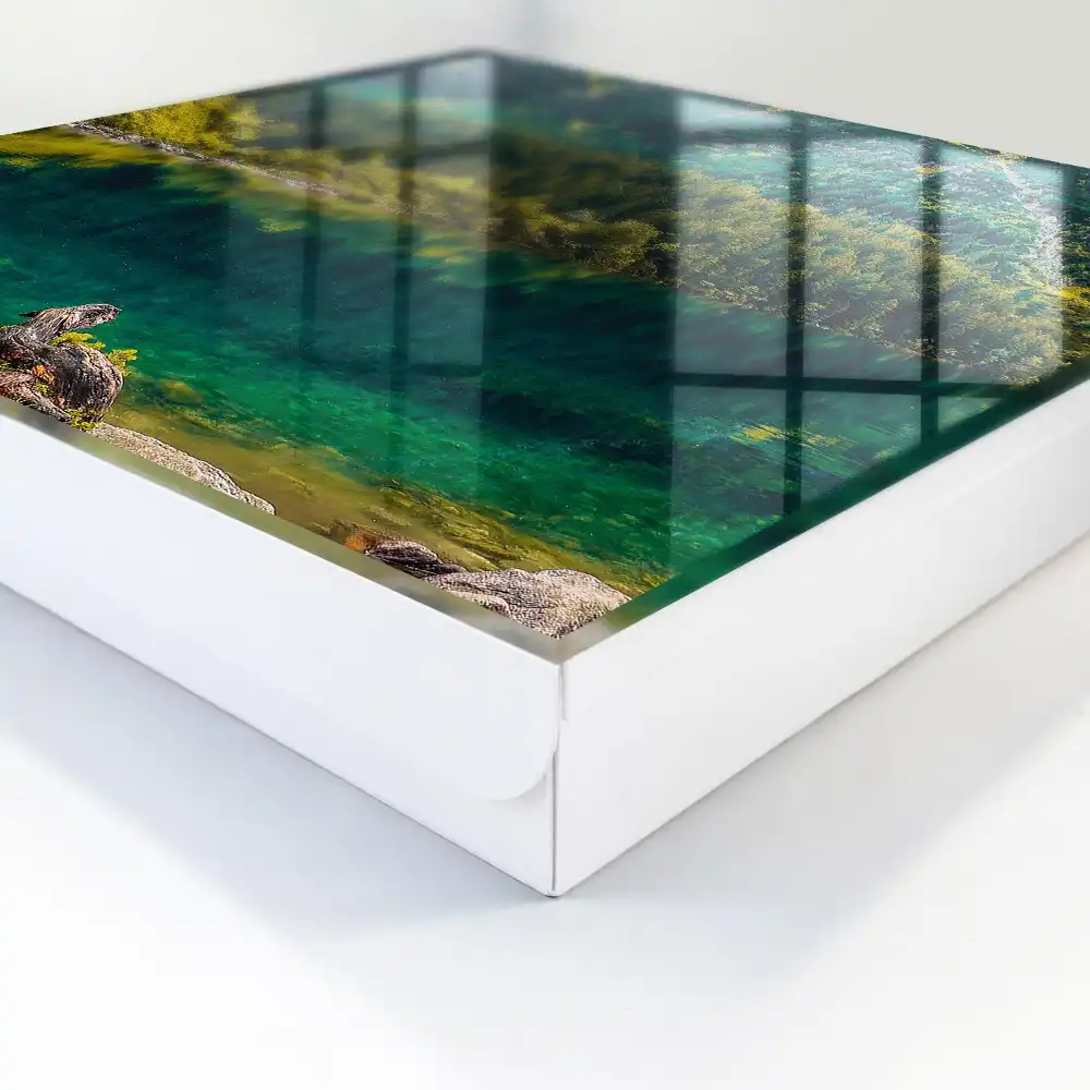 Box na klíče s motivem horského panoramatu a odrazu v zelené vodě