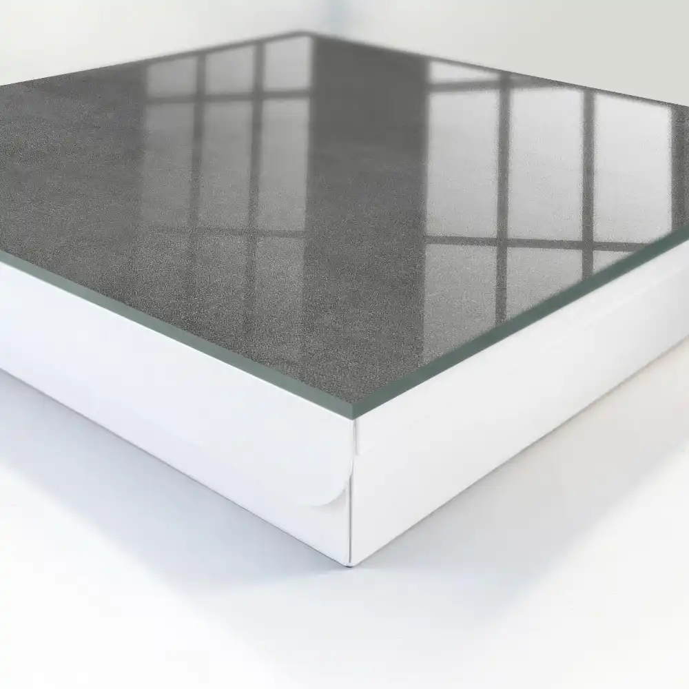 Elegantní box na klíče v šedé barvě s jemnými tónovými přechody