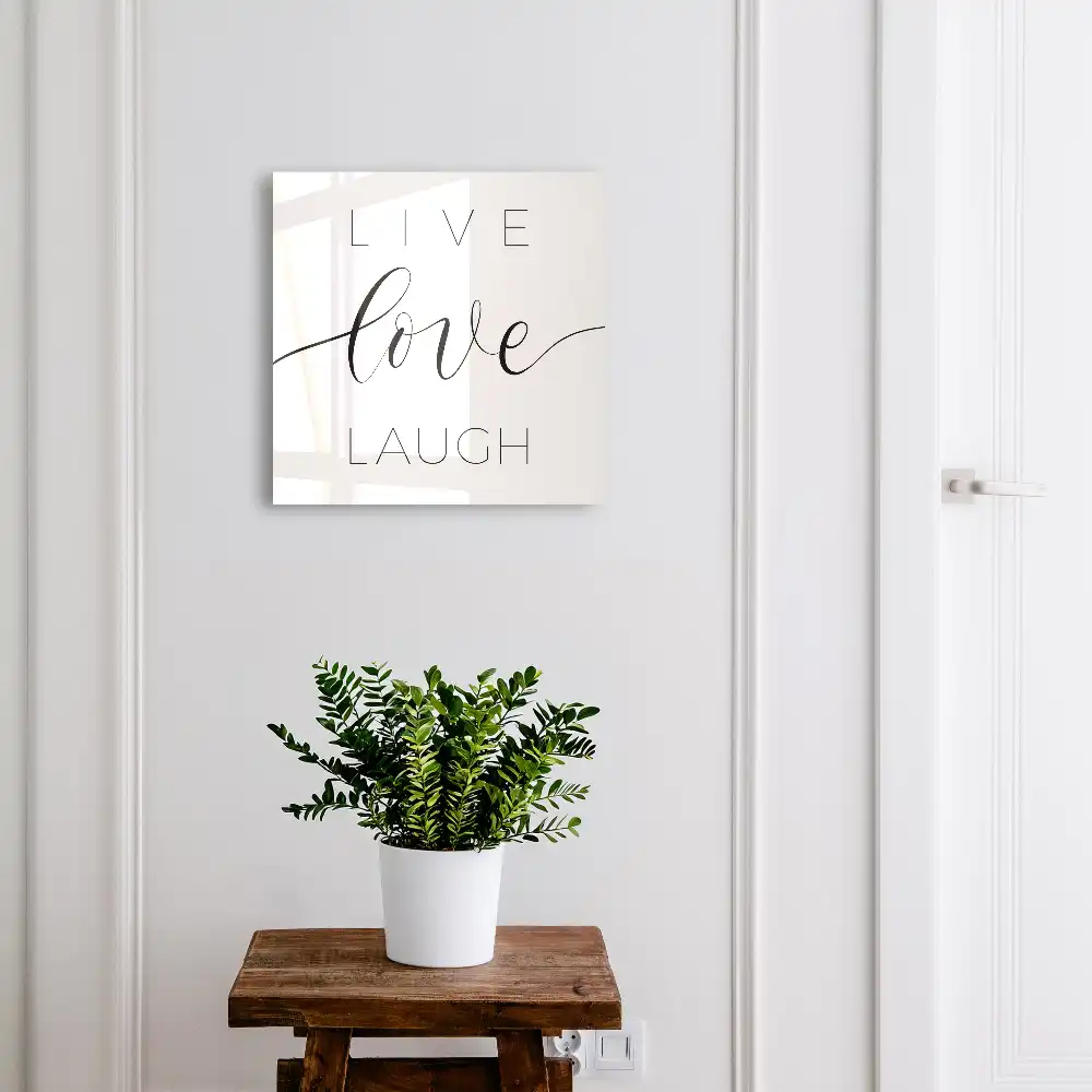 Box na klíče s motivačními slovy v minimalistickém stylu