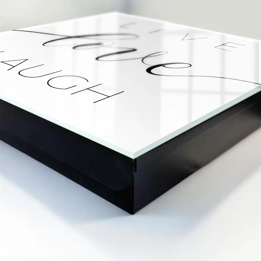 Box na klíče s motivačními slovy v minimalistickém stylu
