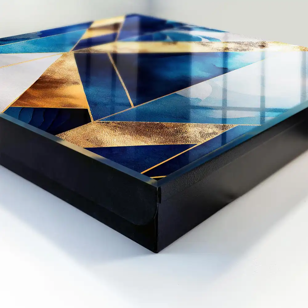 Box na klíče s geometrickým motivem v modro-žlutých tónech