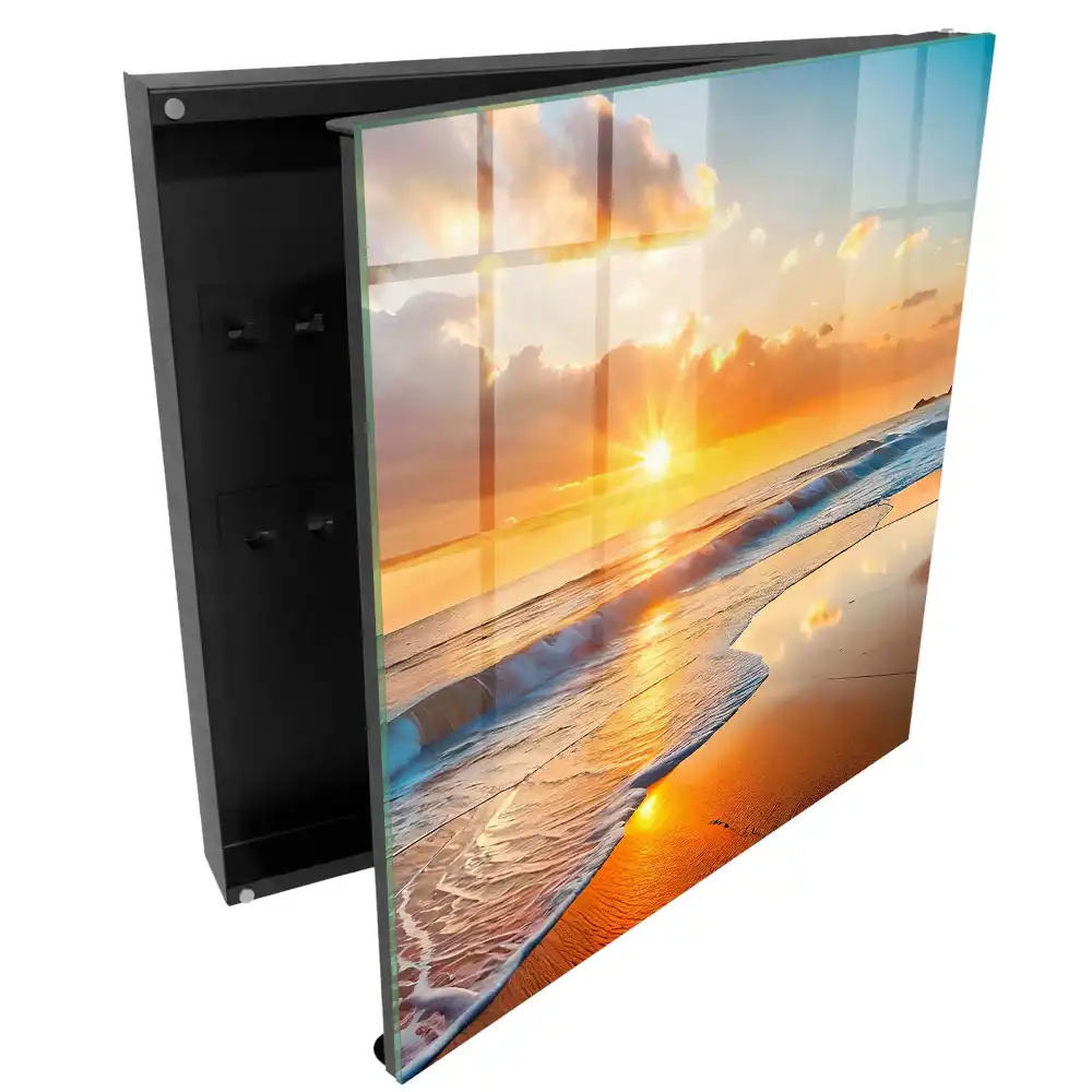 Box na klíče se západem slunce nad oceánem
