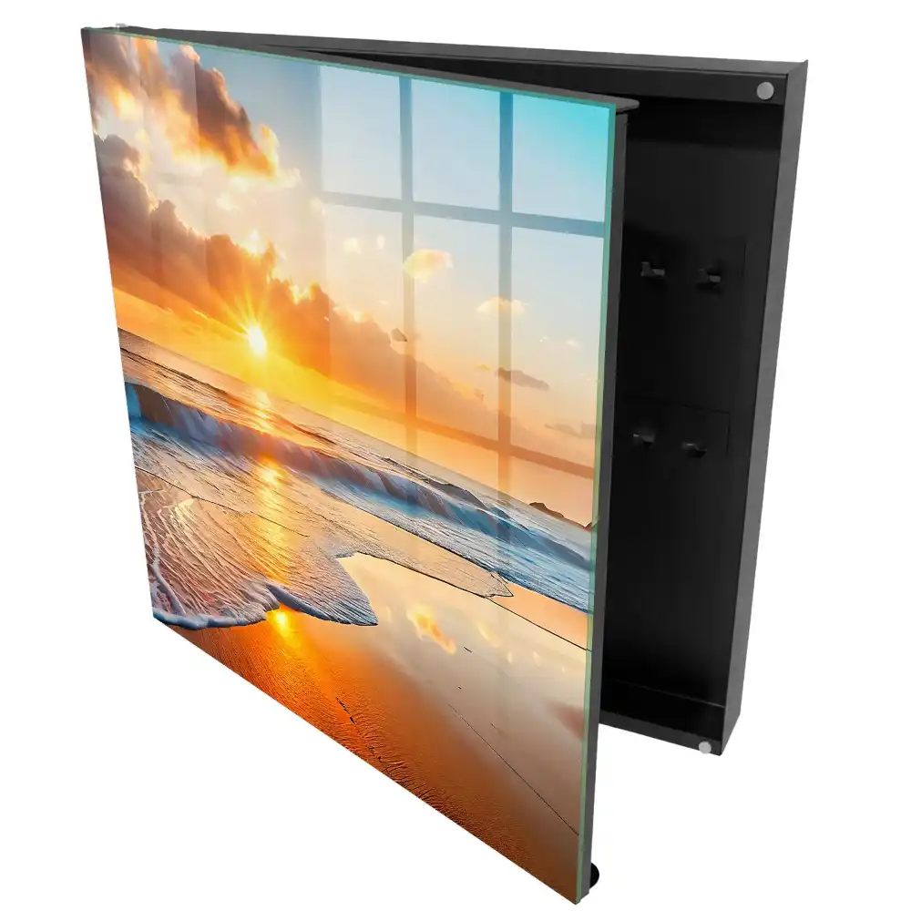 Box na klíče se západem slunce nad oceánem