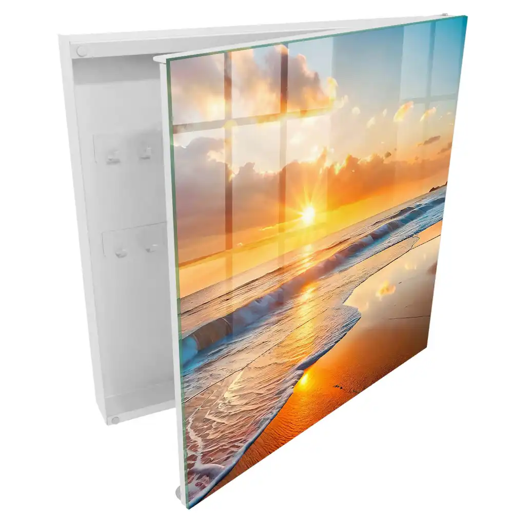 Box na klíče se západem slunce nad oceánem