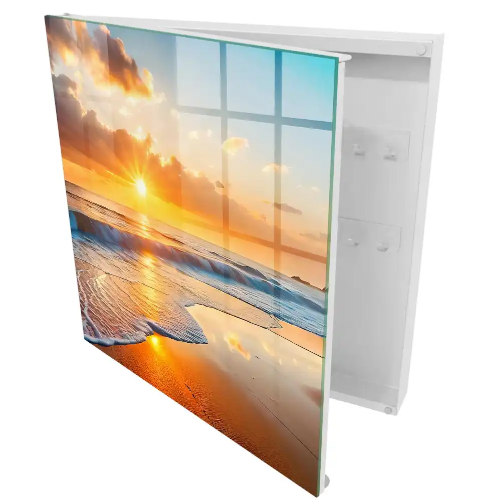 Box na klíče se západem slunce nad oceánem