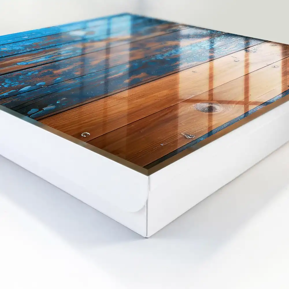 Dřevěný box na klíče se vzorem loupající se modré barvy
