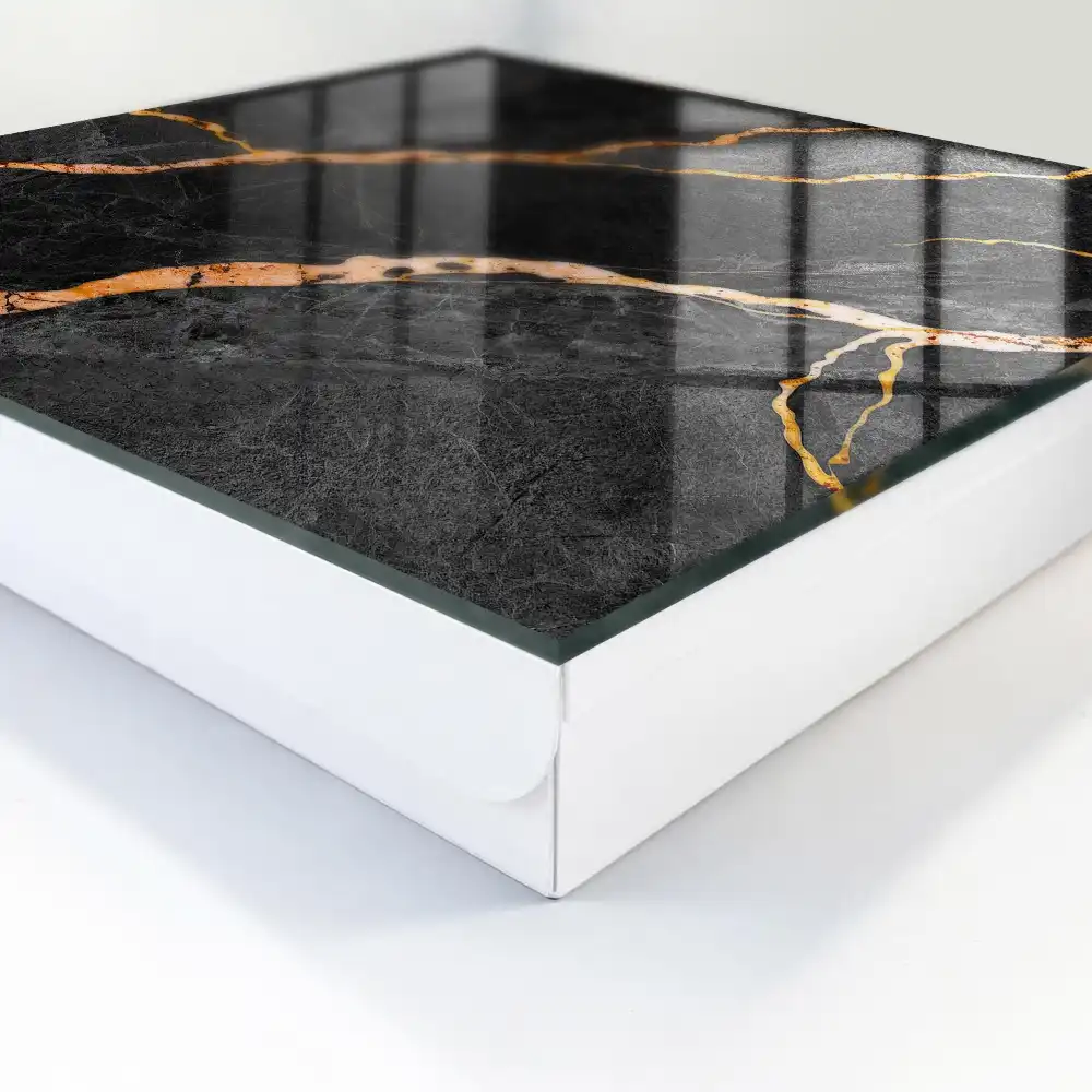 Elegantní box na klíče v designu kamene s oranžovými žilkami