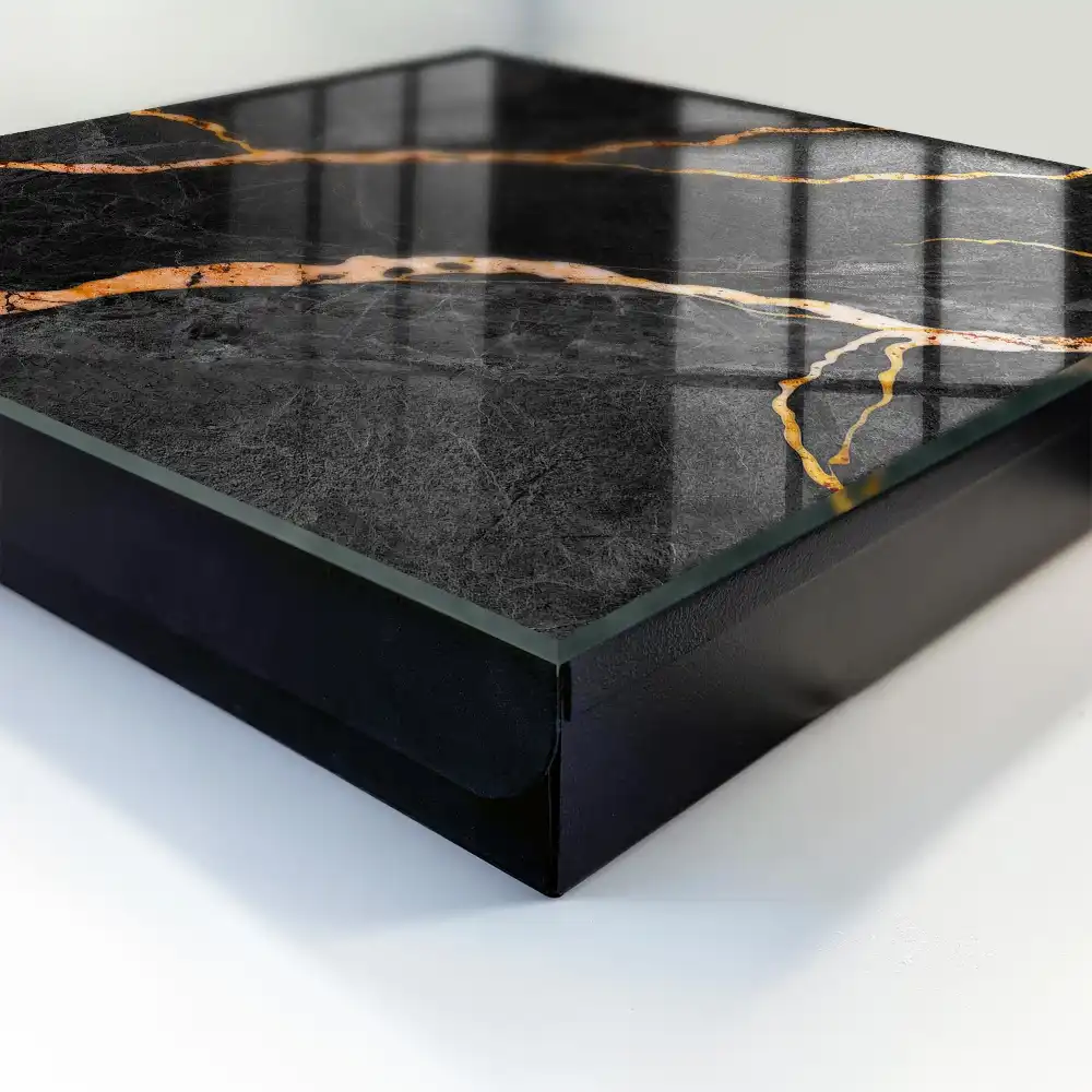 Elegantní box na klíče v designu kamene s oranžovými žilkami