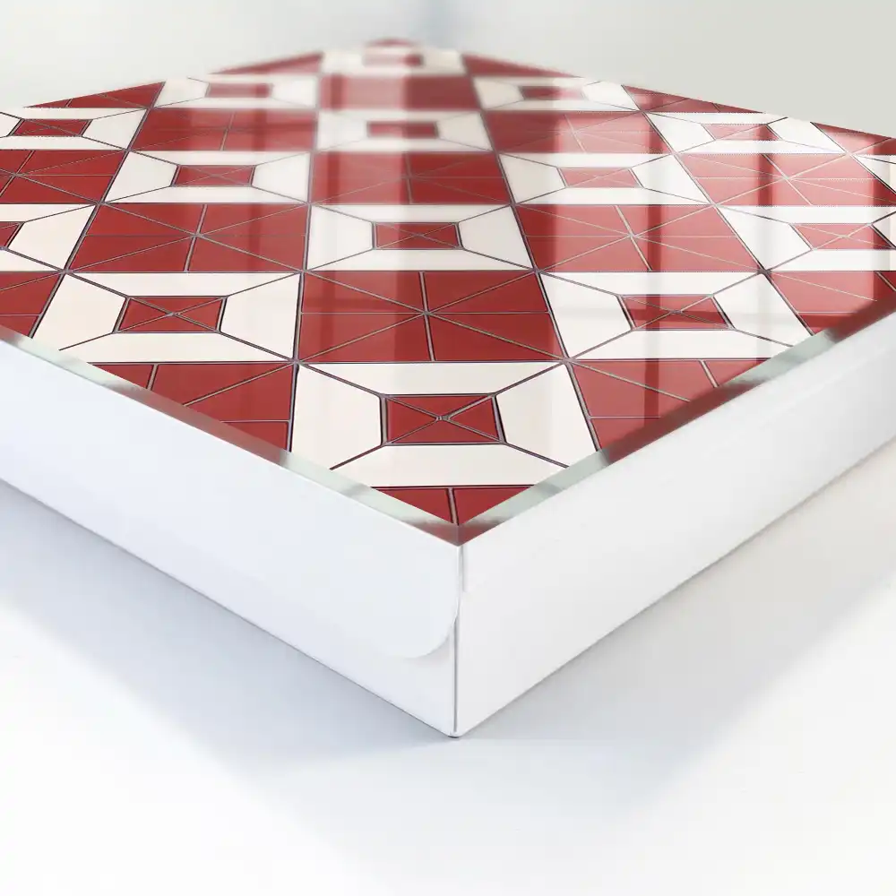 Nástěnná skříňka na klíče s červenobílým geometrickým vzorem a dynamickou kompozicí