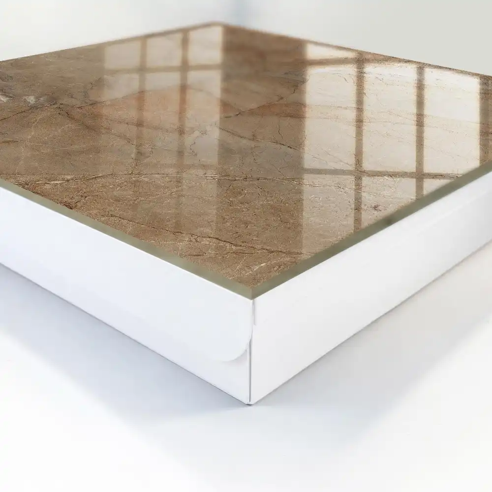 Nástěnná skříňka na klíče v přírodních odstínech s elegantními liniemi