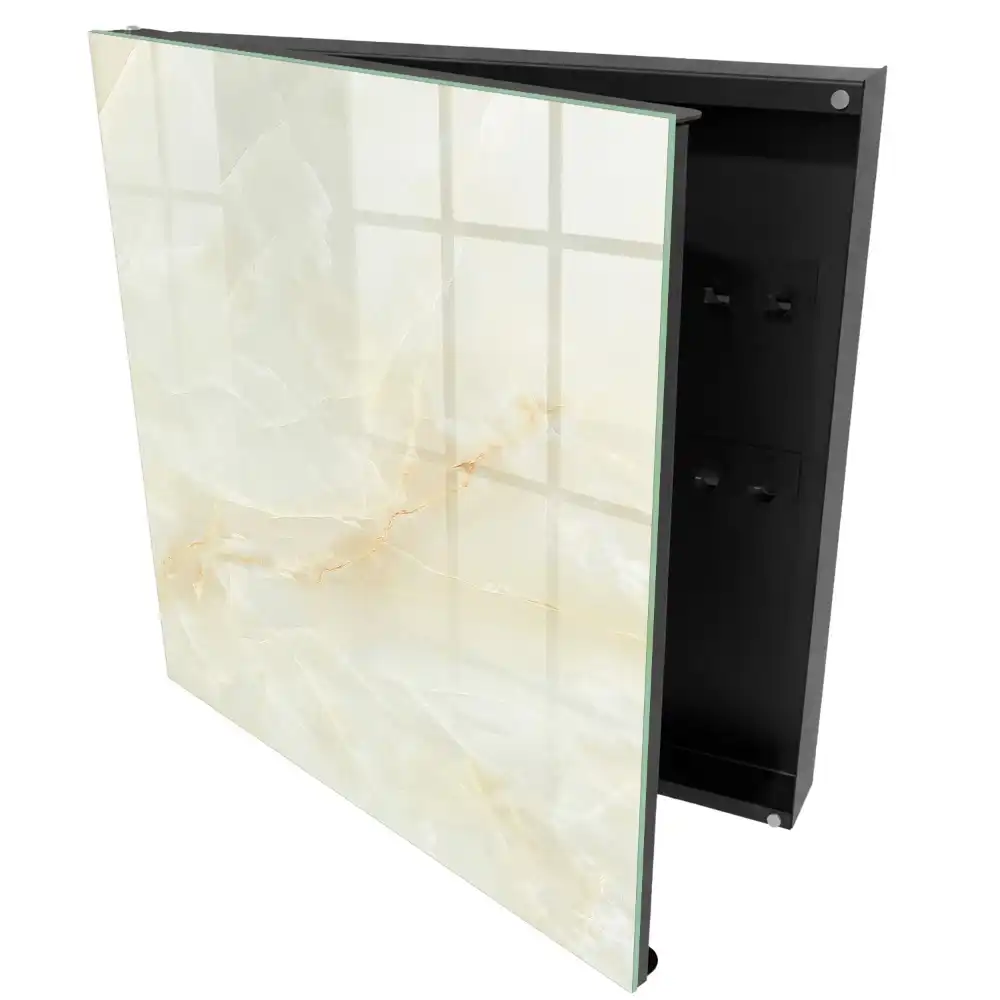 Nástěnná skříňka na klíče v elegantním designu krémového mramoru