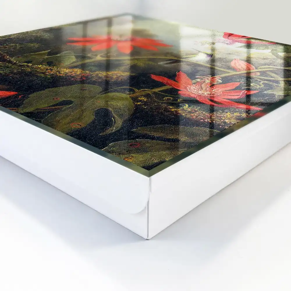 Schránka na klíče s motivem exotických květin a kolibříků v hustém lese