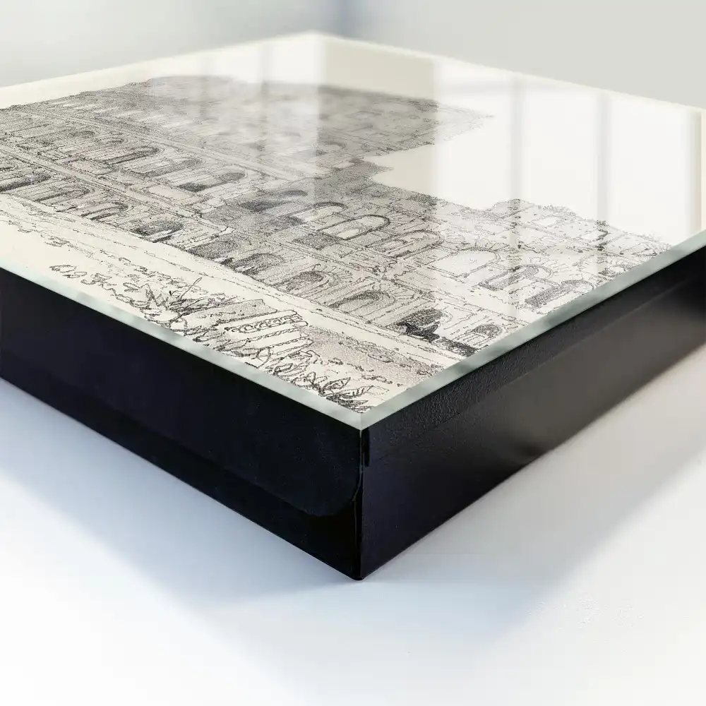 Nástěnná skříňka na klíče s motivem starověké architektury