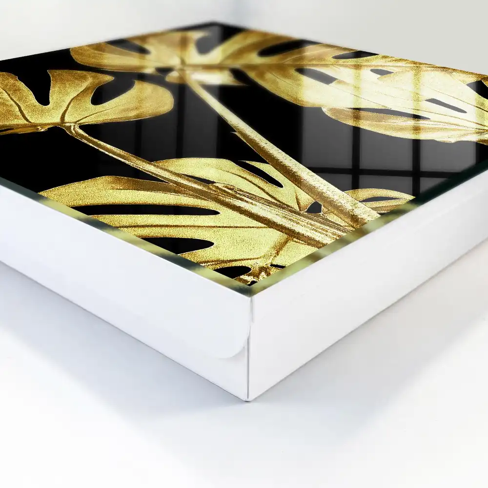 Elegantní box na klíče s motivem listů na černém pozadí