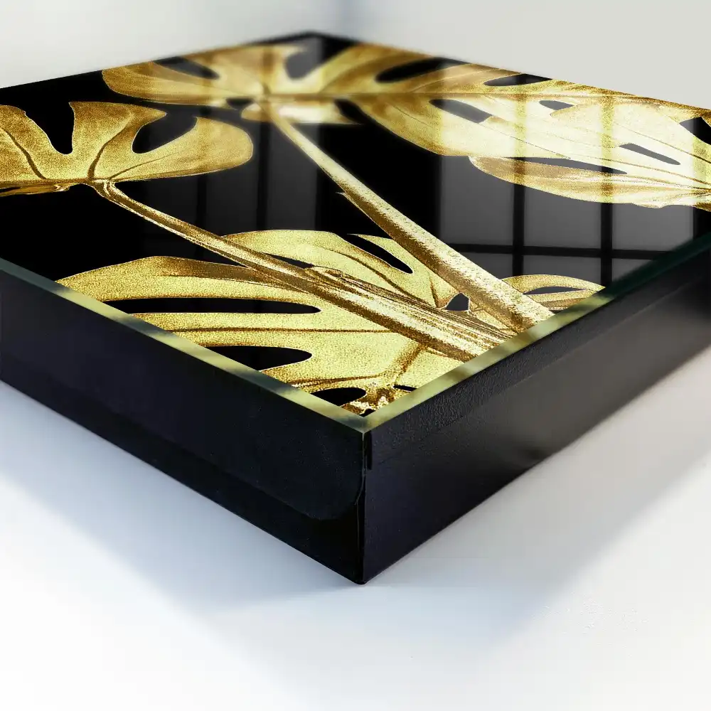 Elegantní box na klíče s motivem listů na černém pozadí