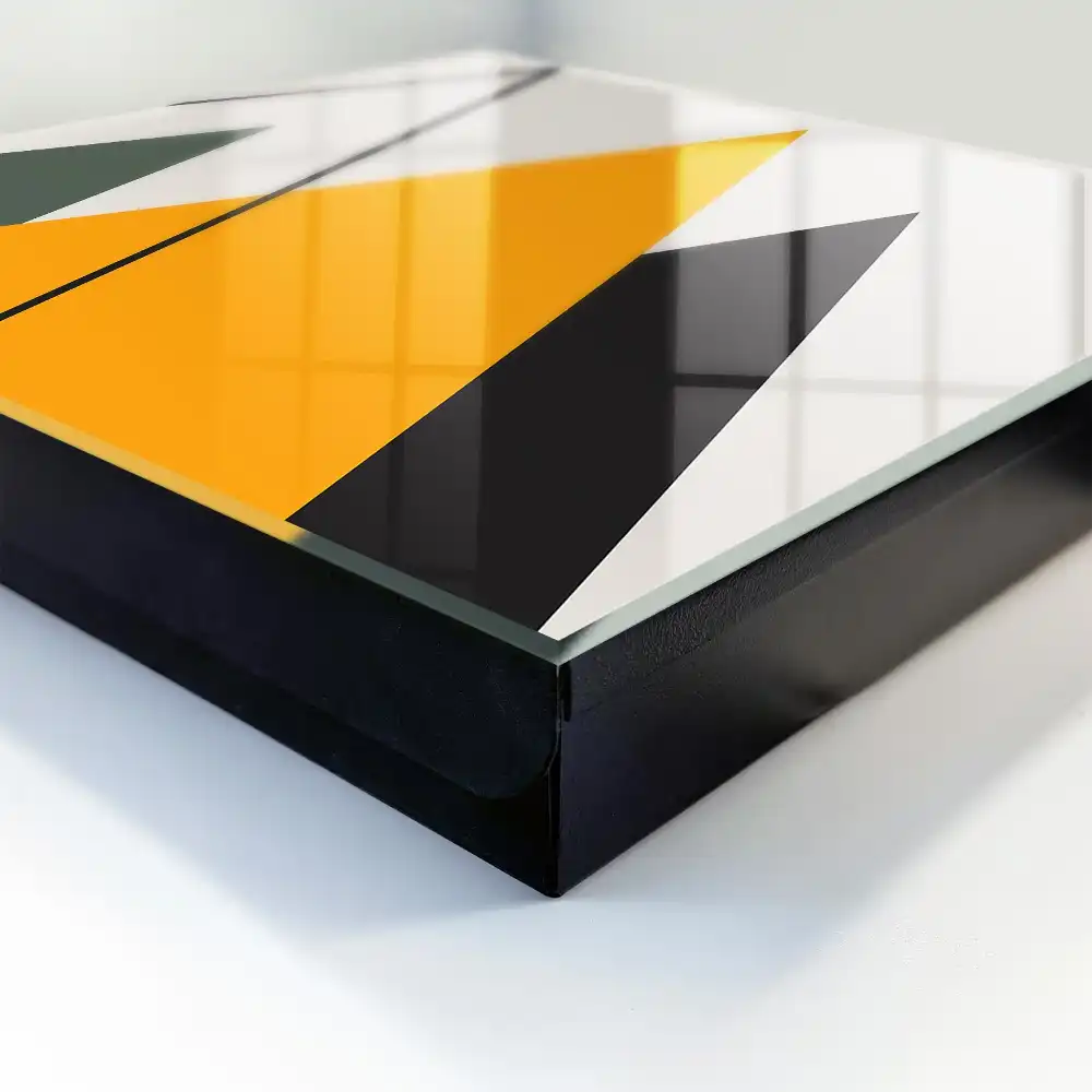 Box na klíče s geometrickým vzorem trojúhelníků v různých barvách