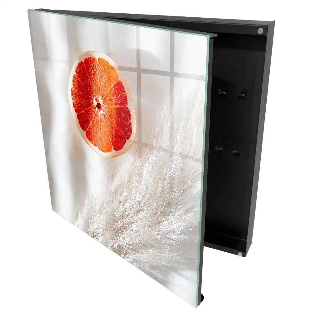 Nástěnná skříňka na klíče v barvě grapefruitu s krémovou strukturou