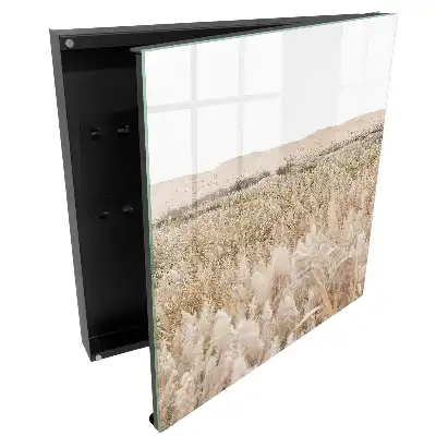 Nástěnná skříňka na klíče s motivem trávy a písečných dun v minimalistickém stylu
