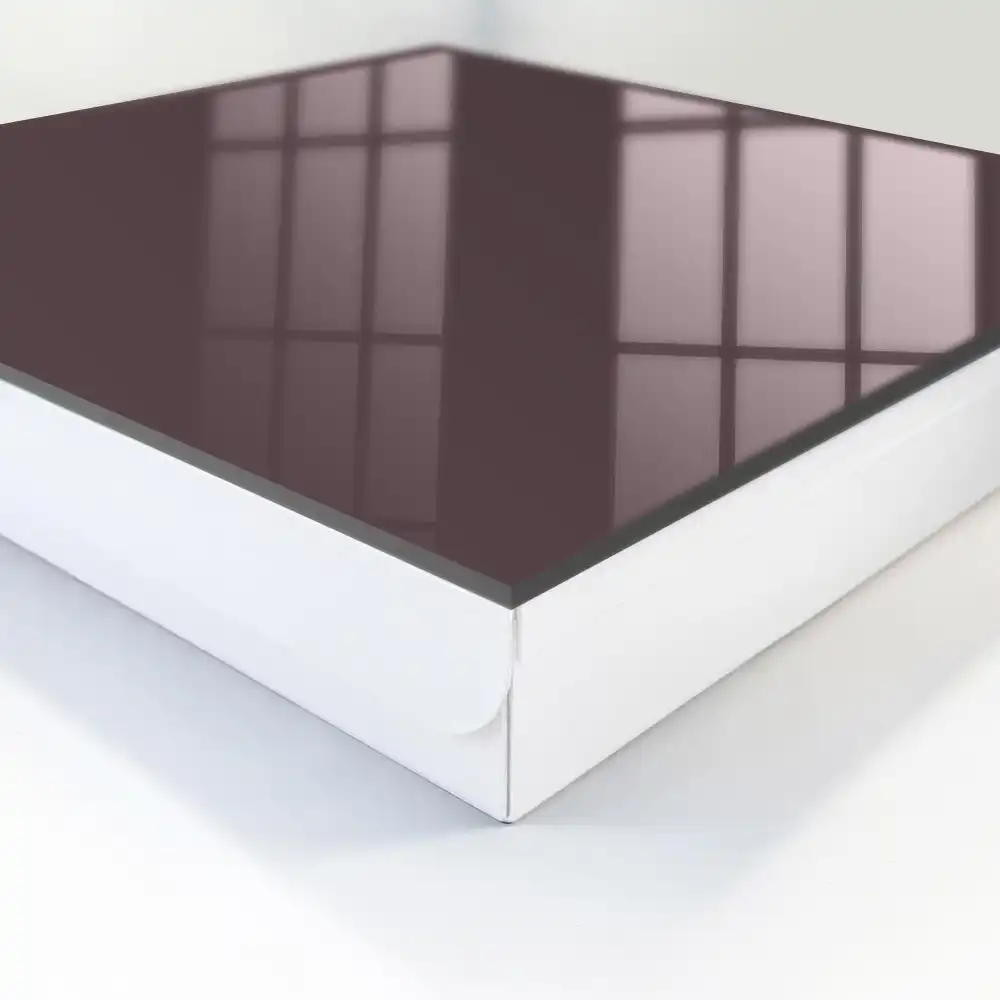 Tmavě fialová schránka na klíče v minimalistickém geometrickém stylu