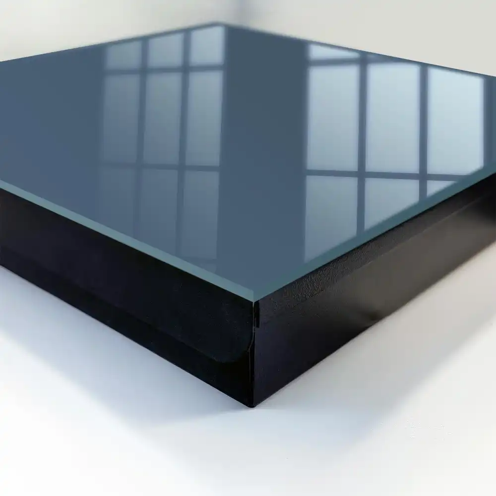 Tmavě modrá schránka na klíče v minimalistickém designu