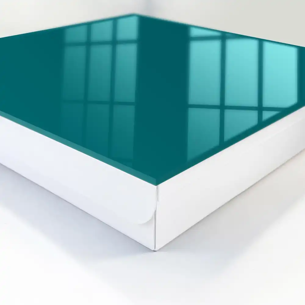 Tyrkysová nástěnná skříňka na klíče s geometrickým motivem