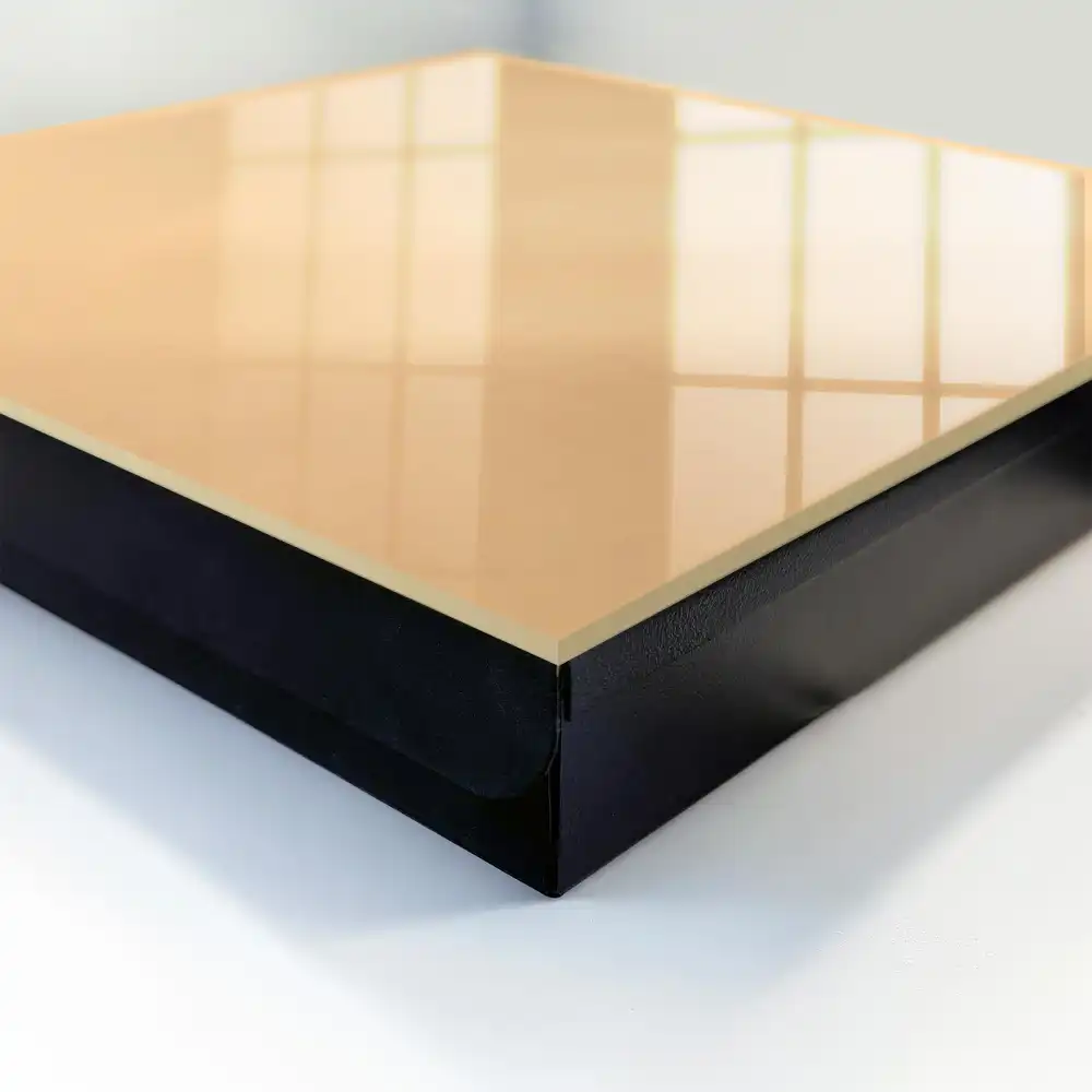 Elegantní minimalistický box na klíče v teplé béžové barvě
