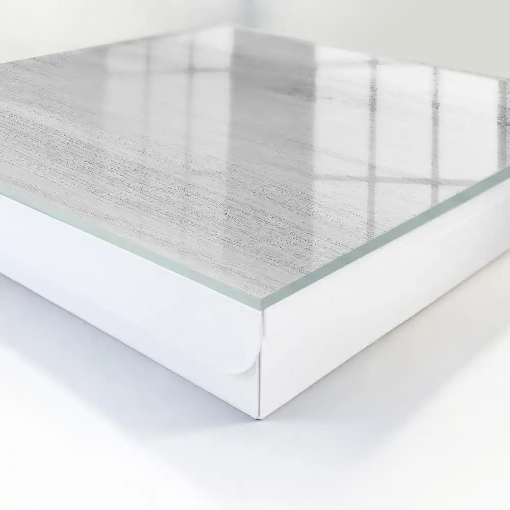 Dřevěná nástěnná skříňka na klíče v přírodním provedení pro minimalisty