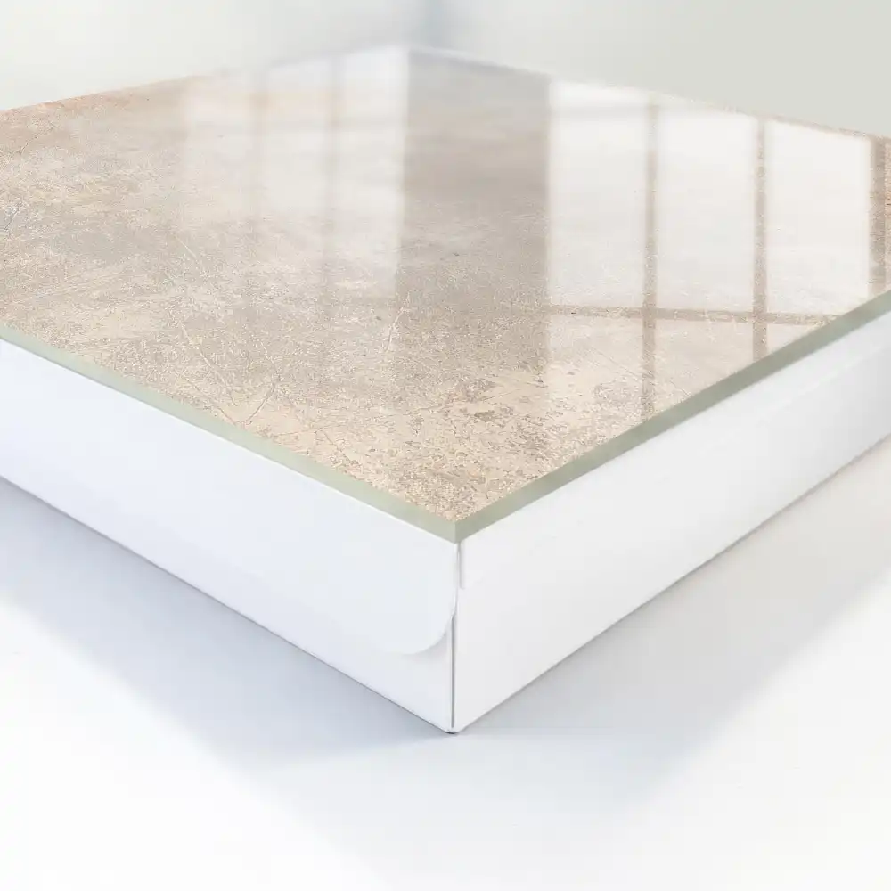 Box na klíče v šedobéžovém provedení s patinou