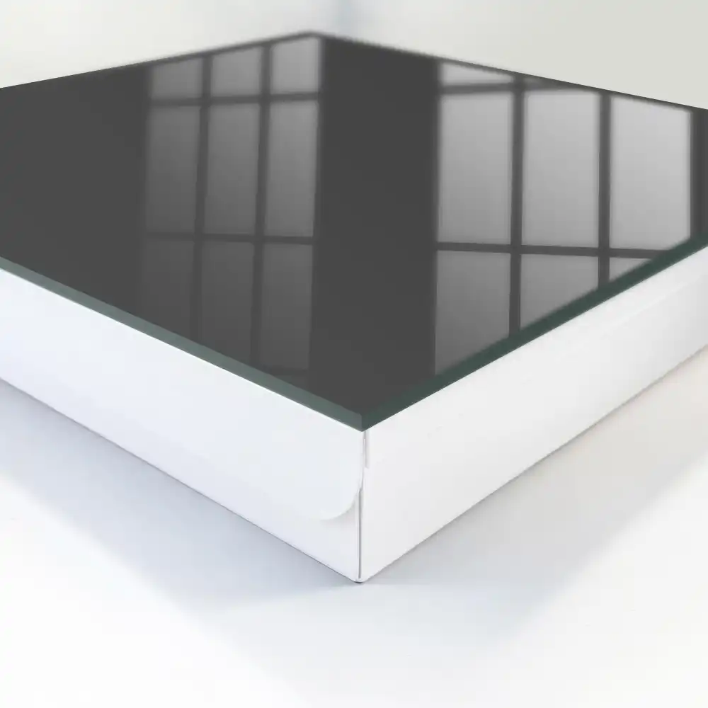 Minimalistický pevný box na klíče v tmavě šedé barvě