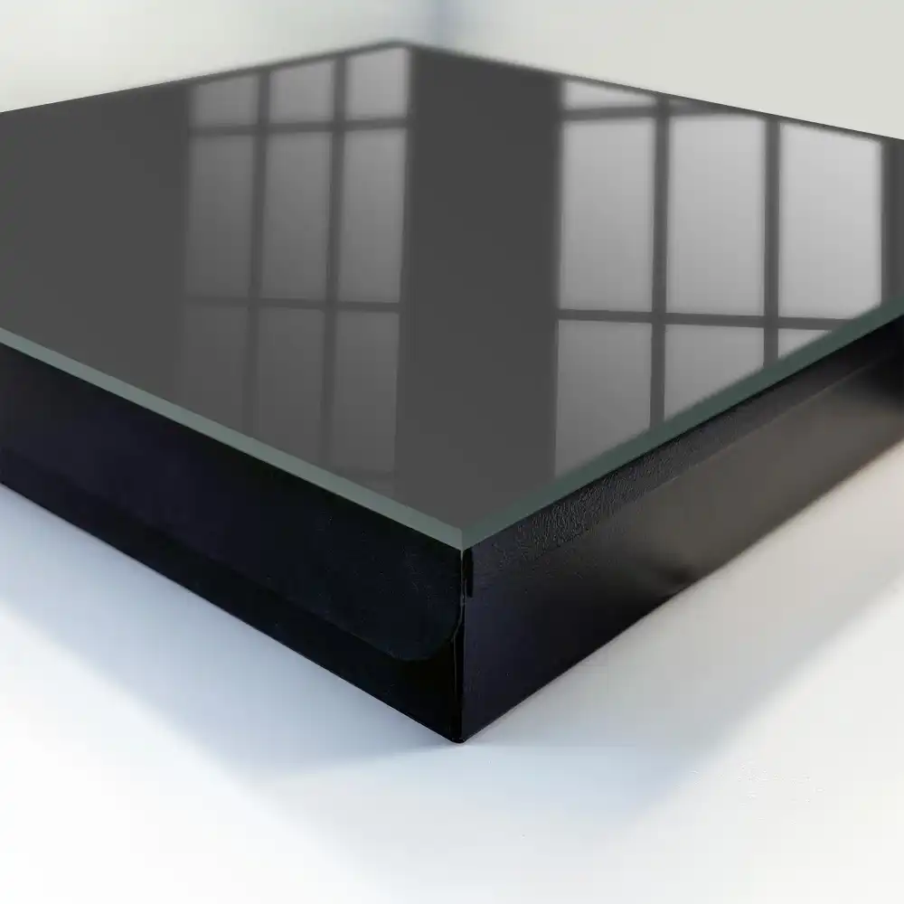 Minimalistický pevný box na klíče v tmavě šedé barvě