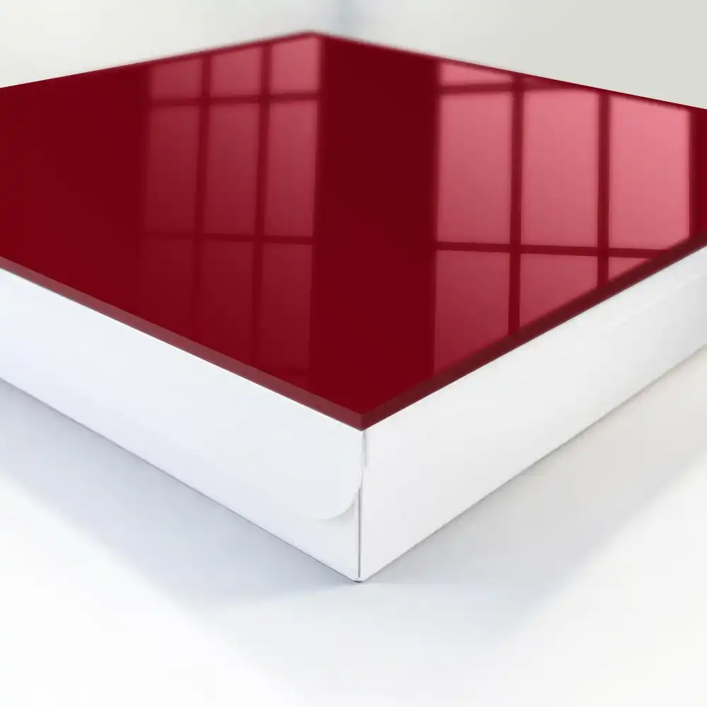 Elegantní minimalistická nástěnná skříňka na klíče ve vínovém odstínu