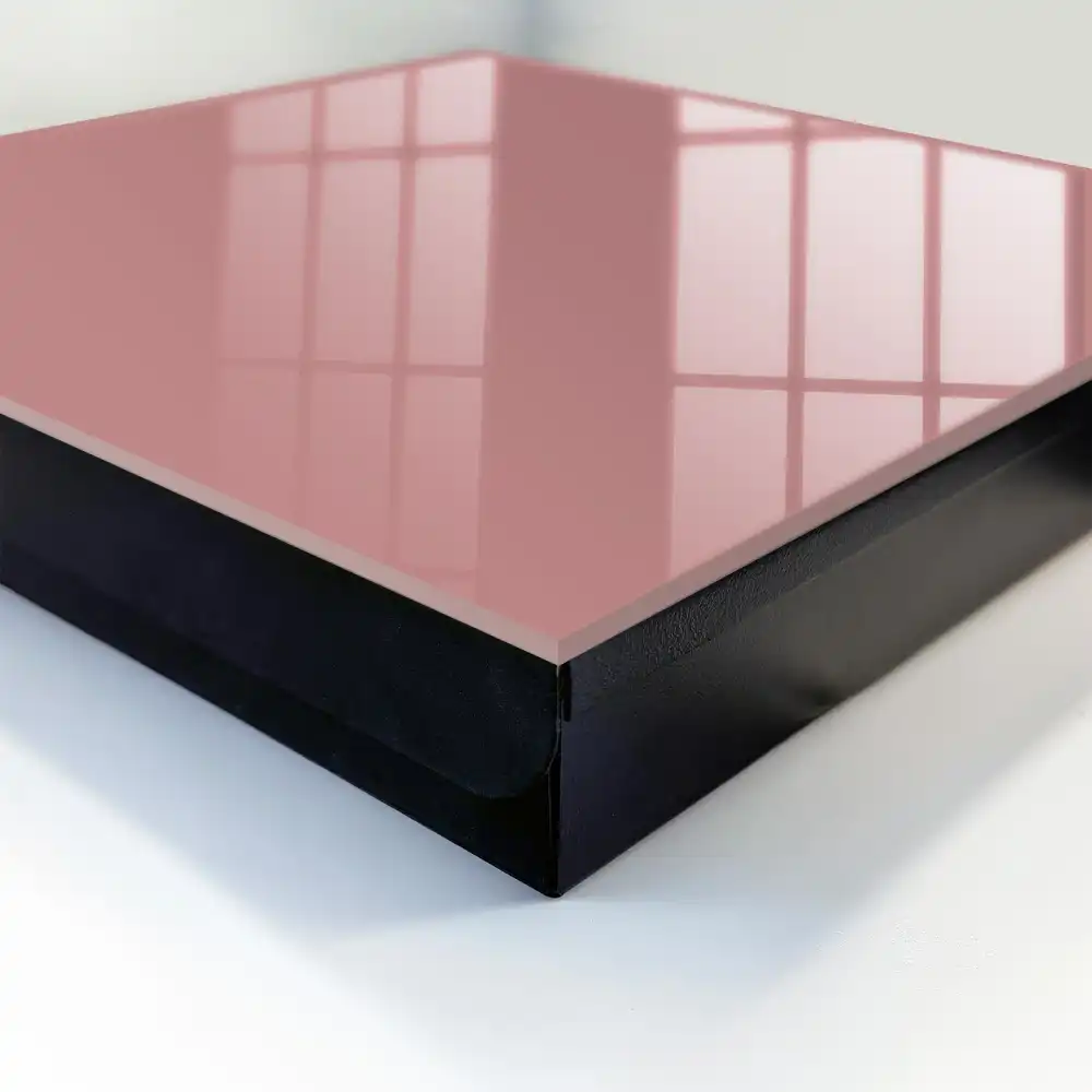 Elegantní minimalistický box na klíče ve vínovém odstínu