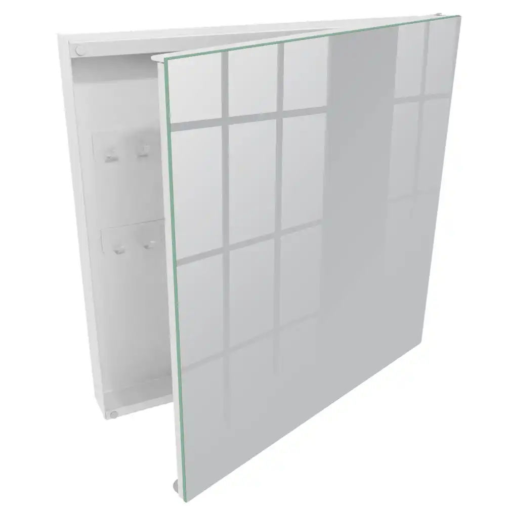 Minimalistický box na klíče s hladkým šedým pozadím